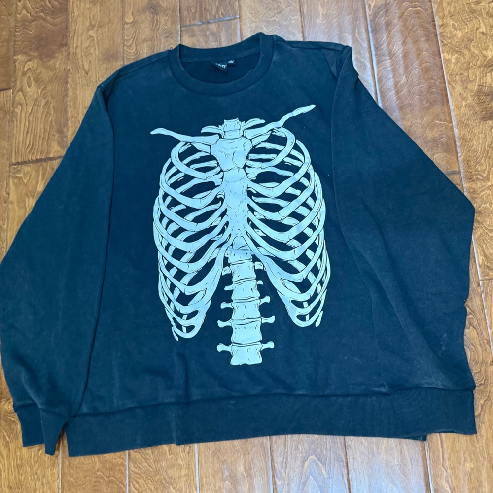 NWT Size XL MAD Engine Black Skeleton Ribcage Sweatshirt